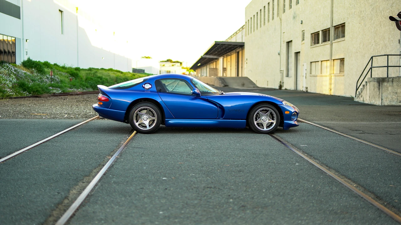 1996 Dodge Viper GTS 2nd Gen - Image 25 of 31