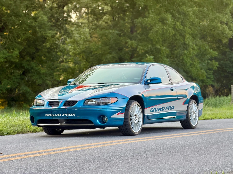 1999 Pontiac Grand Prix 3rd+ Gen - Image 2 of 31