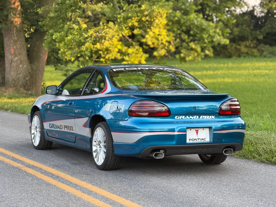 1999 Pontiac Grand Prix 3rd+ Gen - Image 28 of 31