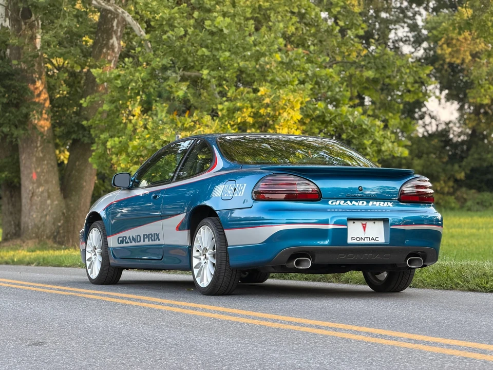 1999 Pontiac Grand Prix 3rd+ Gen - Image 29 of 31