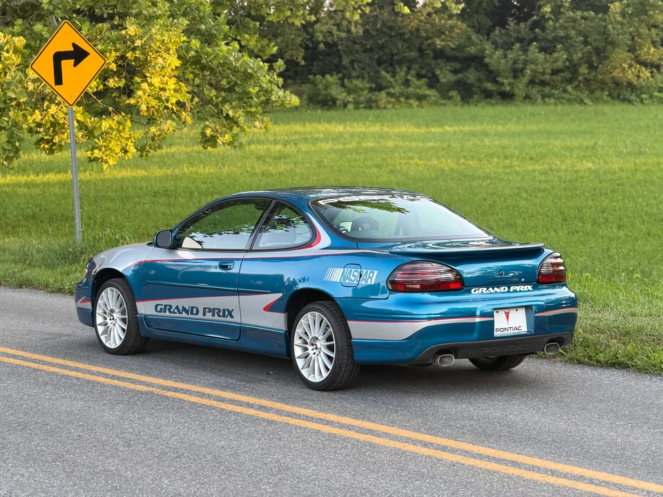1999 Pontiac Grand Prix 3rd+ Gen - Image 30 of 31