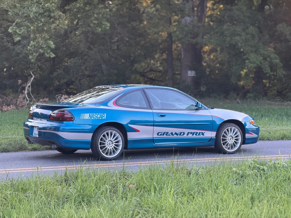 1999 Pontiac Grand Prix 3rd+ Gen - Image 19 of 31