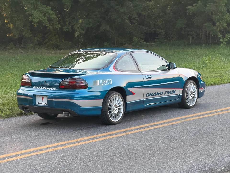 1999 Pontiac Grand Prix 3rd+ Gen - Image 20 of 31