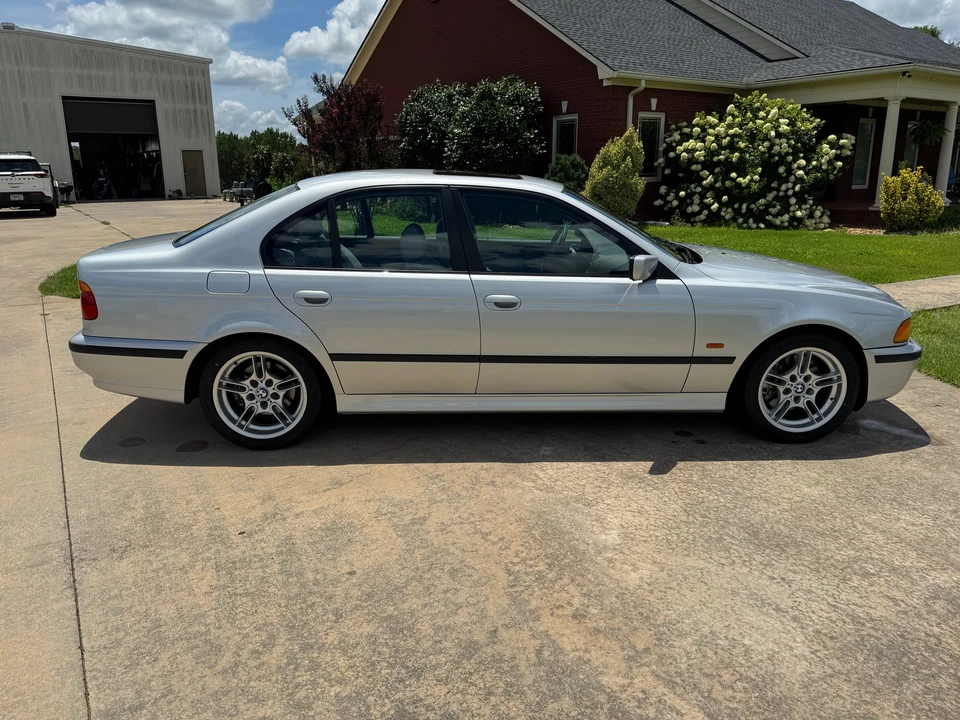 2000 BMW E39 540i - Image 17 of 31