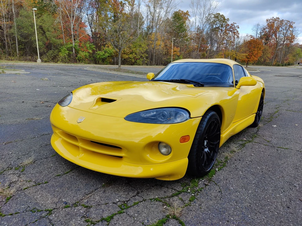 2001 Dodge Viper GTS 2nd Gen - Image 2 of 31