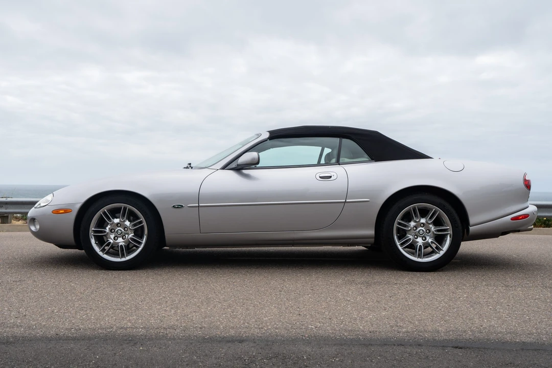 2001 Jaguar X100 XK8 - Image 17 of 31