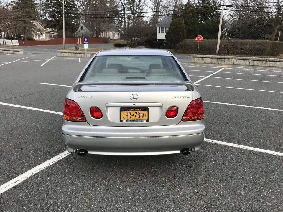 2001 Lexus GS 2nd Gen - Image 19 of 31