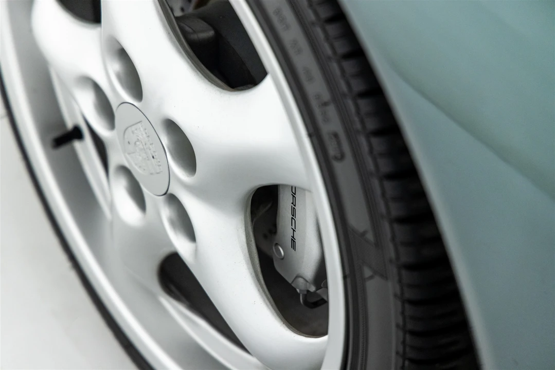 2001 Porsche 996 Carrera - Image 28 of 31