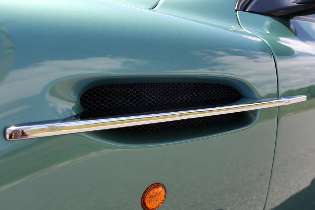 2002 Aston Martin Vanquish 1st Gen - Image 30 of 31