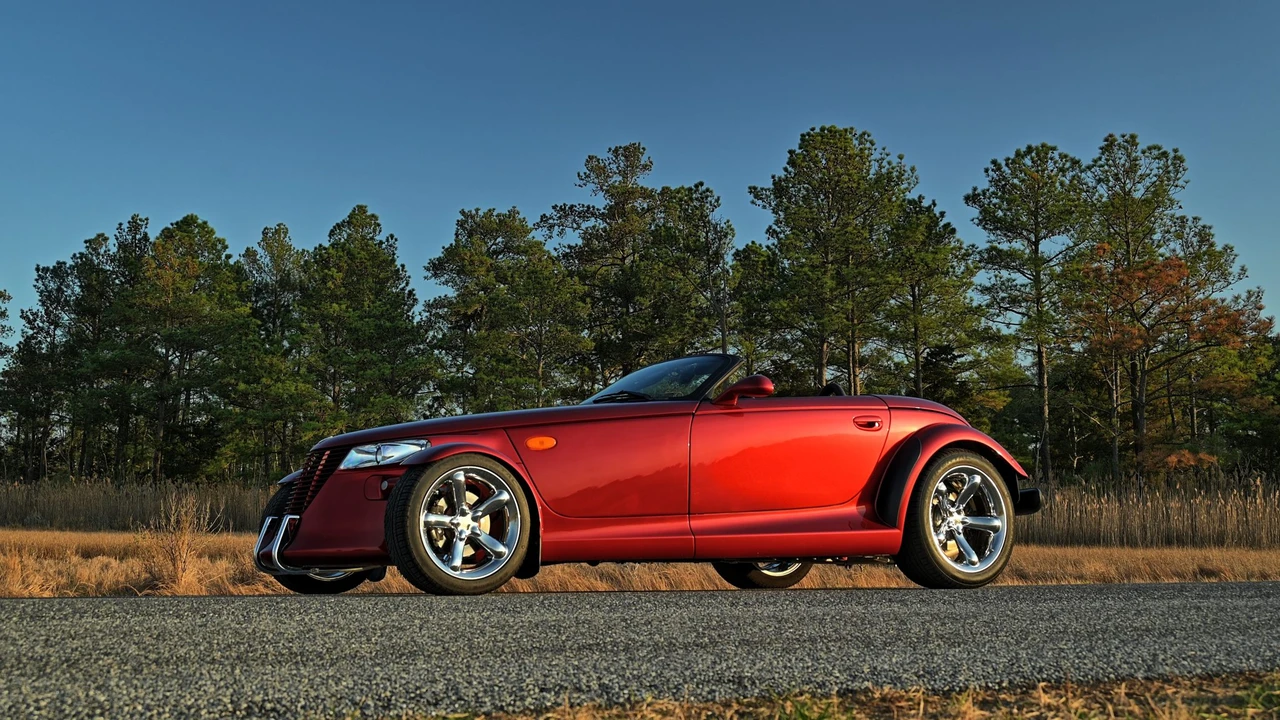 2002 Plymouth Prowler - Image 2 of 31