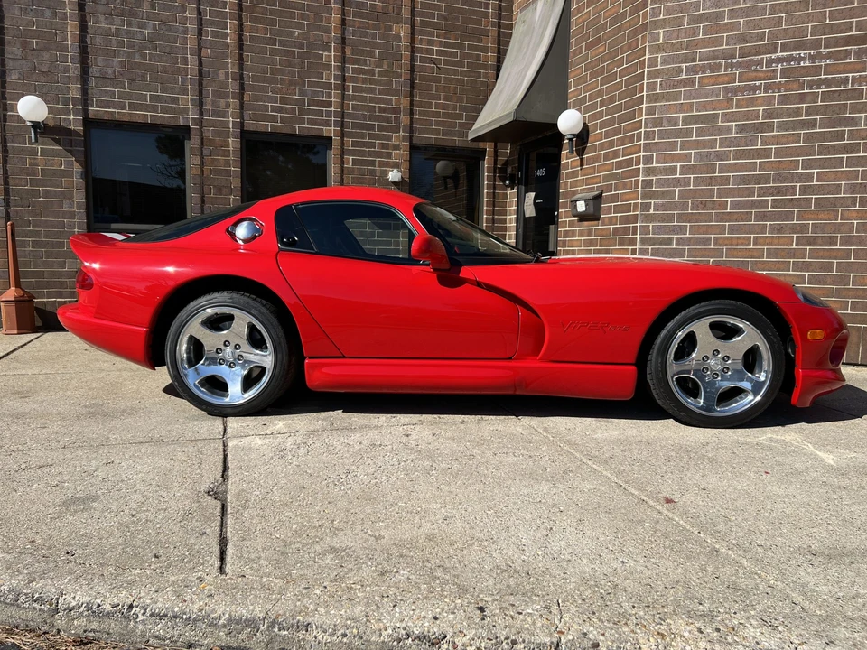 2002 Dodge Viper GTS 2nd Gen - Image 13 of 31