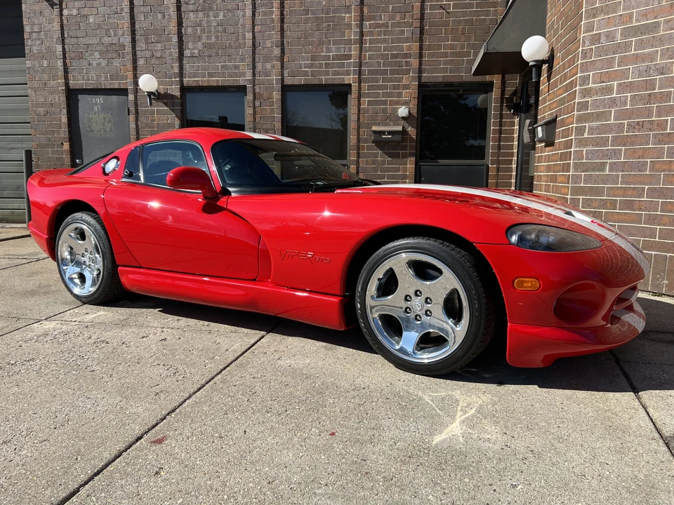 2002 Dodge Viper GTS 2nd Gen - Image 14 of 31