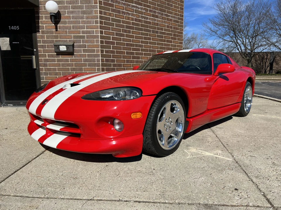 2002 Dodge Viper GTS 2nd Gen - Image 2 of 31