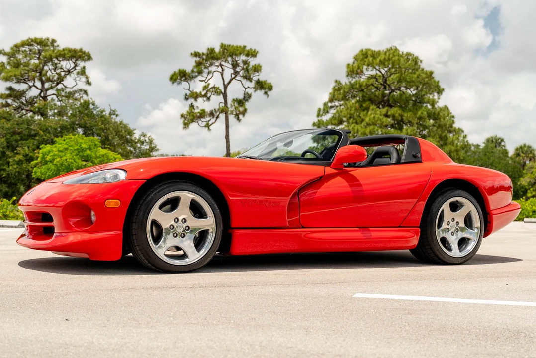 2002 Dodge Viper 2nd Gen - Image 2 of 31