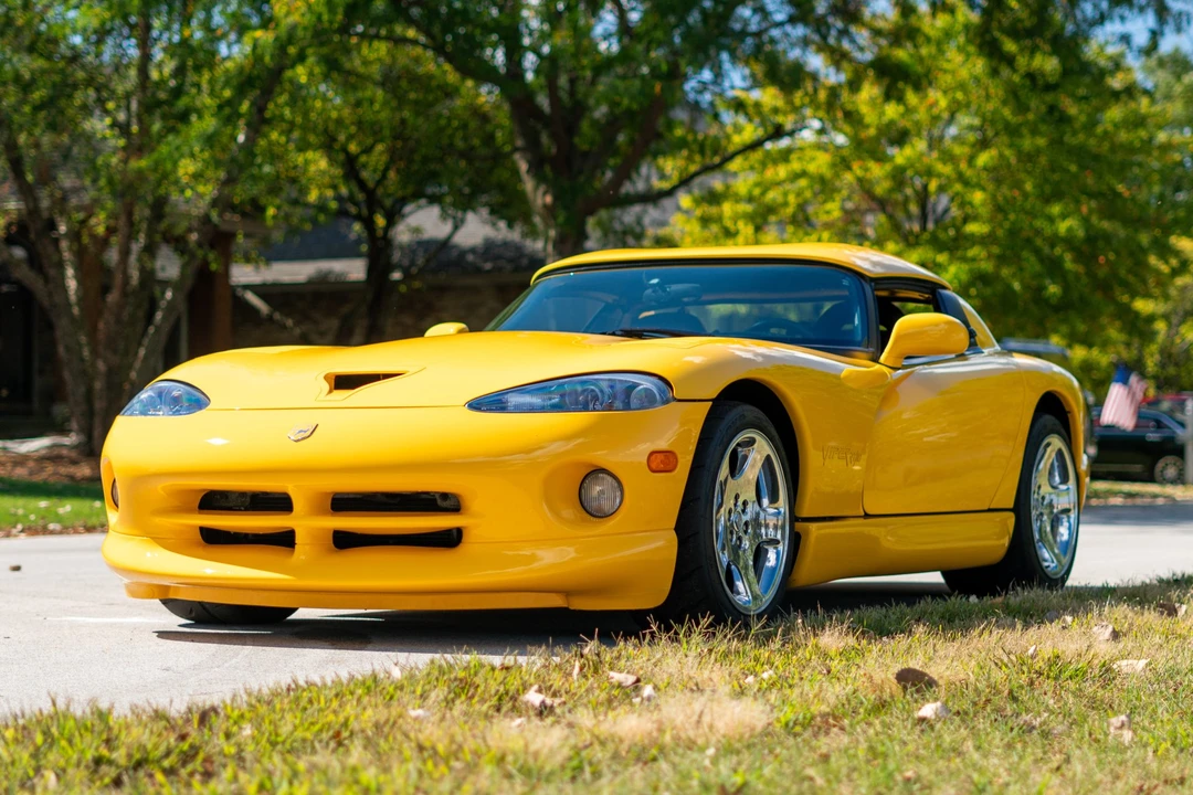 2002 Dodge Viper 2nd Gen - Image 2 of 31