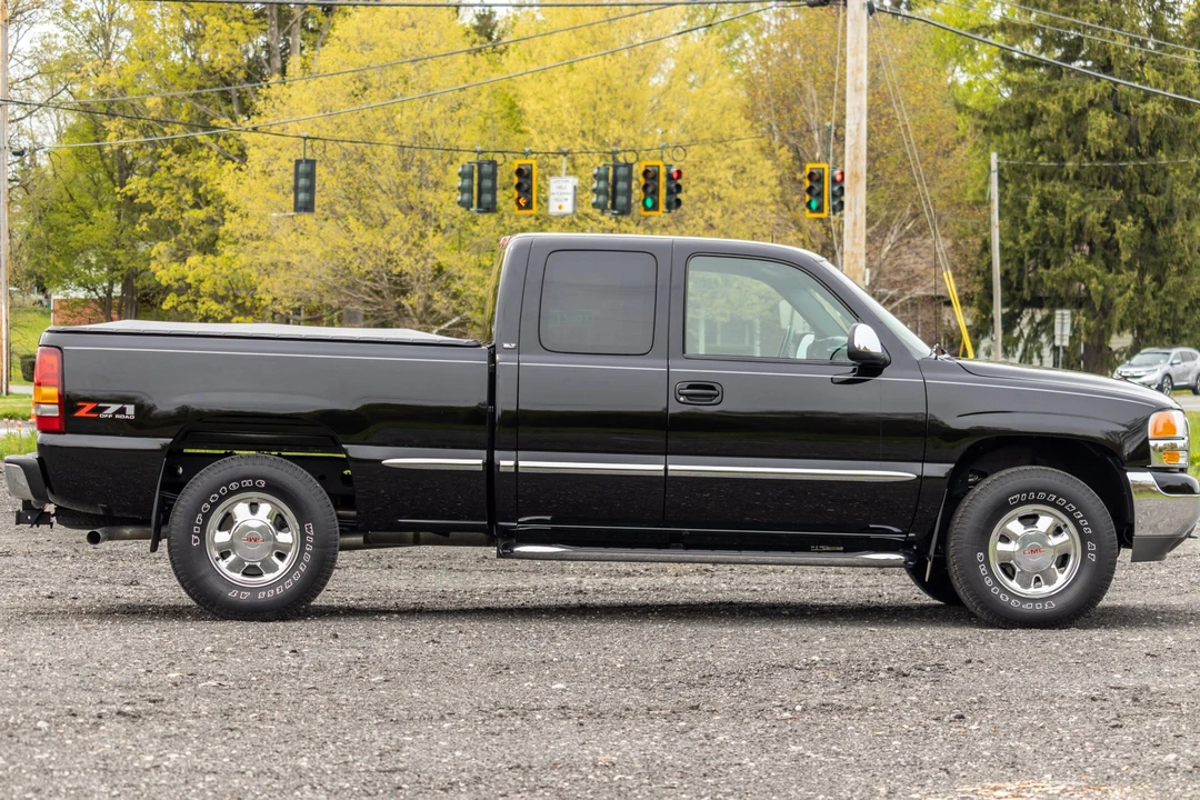 2002 GMC Sierra 2nd Gen - Image 5 of 31