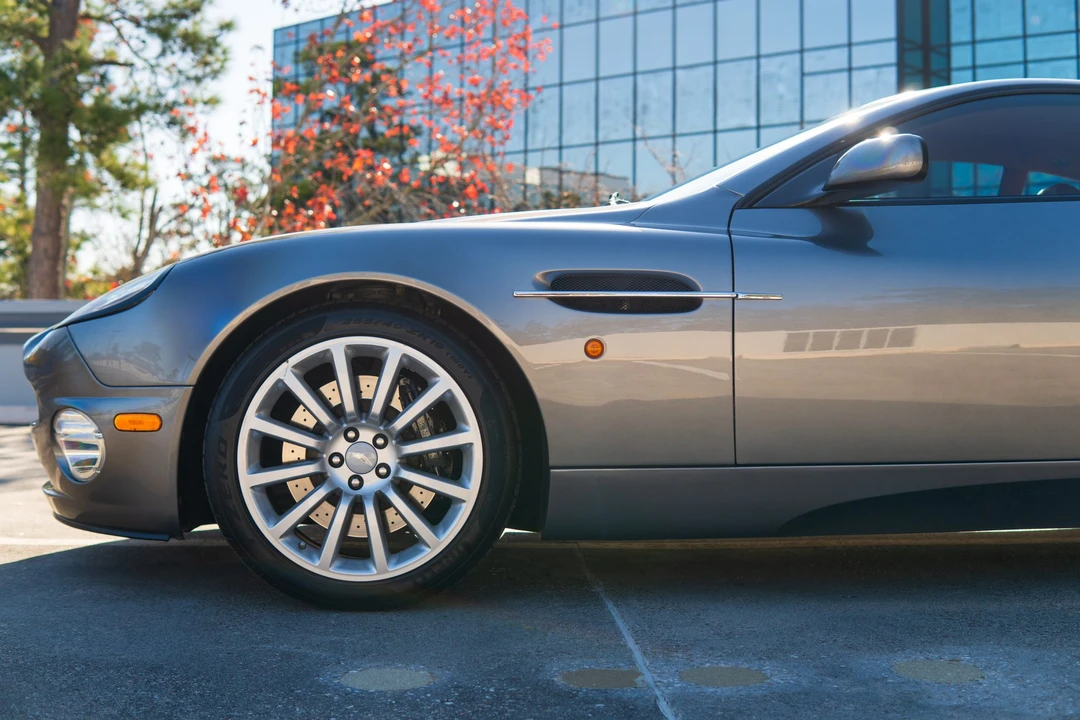 2003 Aston Martin Vanquish 1st Gen - Image 18 of 31