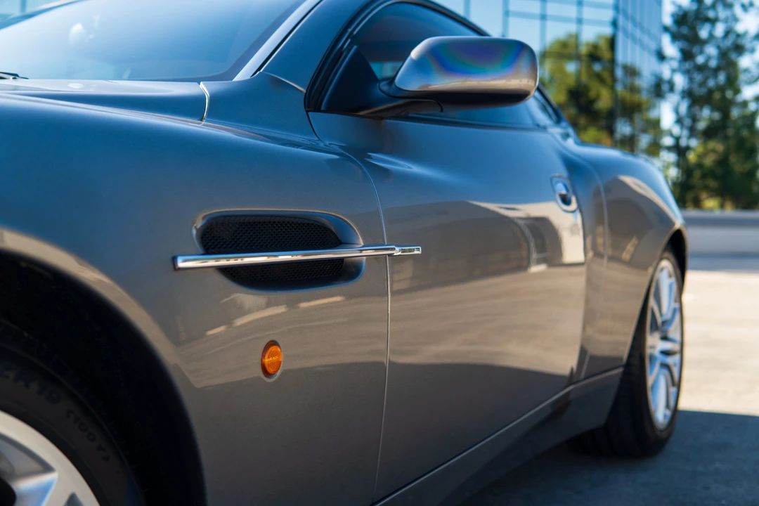 2003 Aston Martin Vanquish 1st Gen - Image 26 of 31