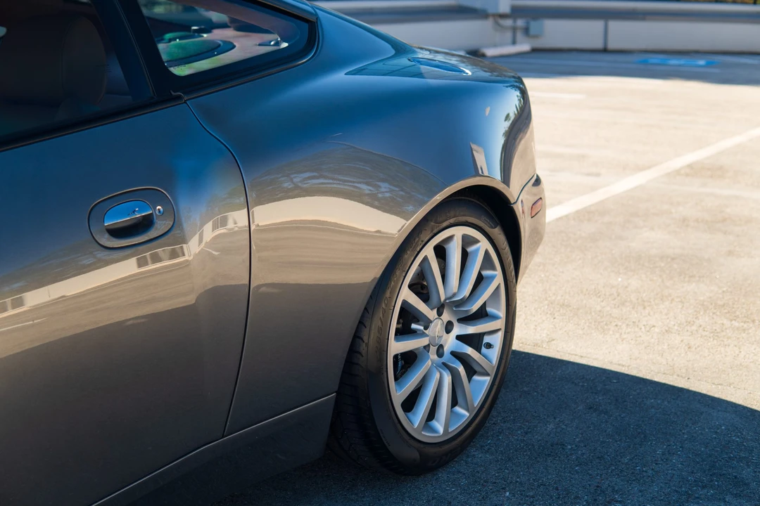 2003 Aston Martin Vanquish 1st Gen - Image 29 of 31