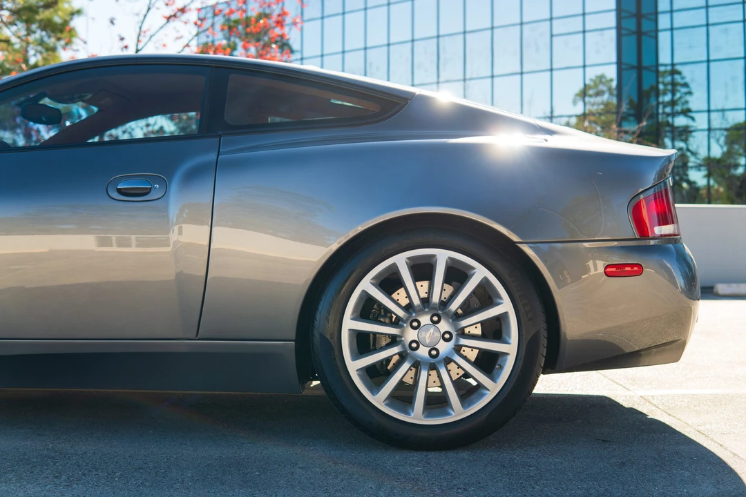 2003 Aston Martin Vanquish 1st Gen - Image 19 of 31