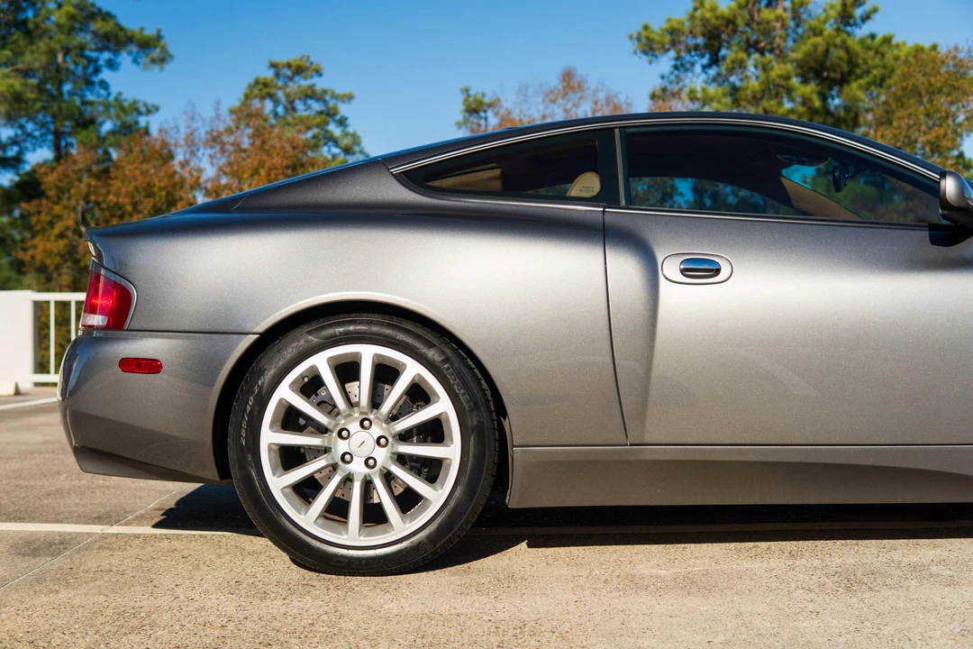 2003 Aston Martin Vanquish 1st Gen - Image 17 of 31