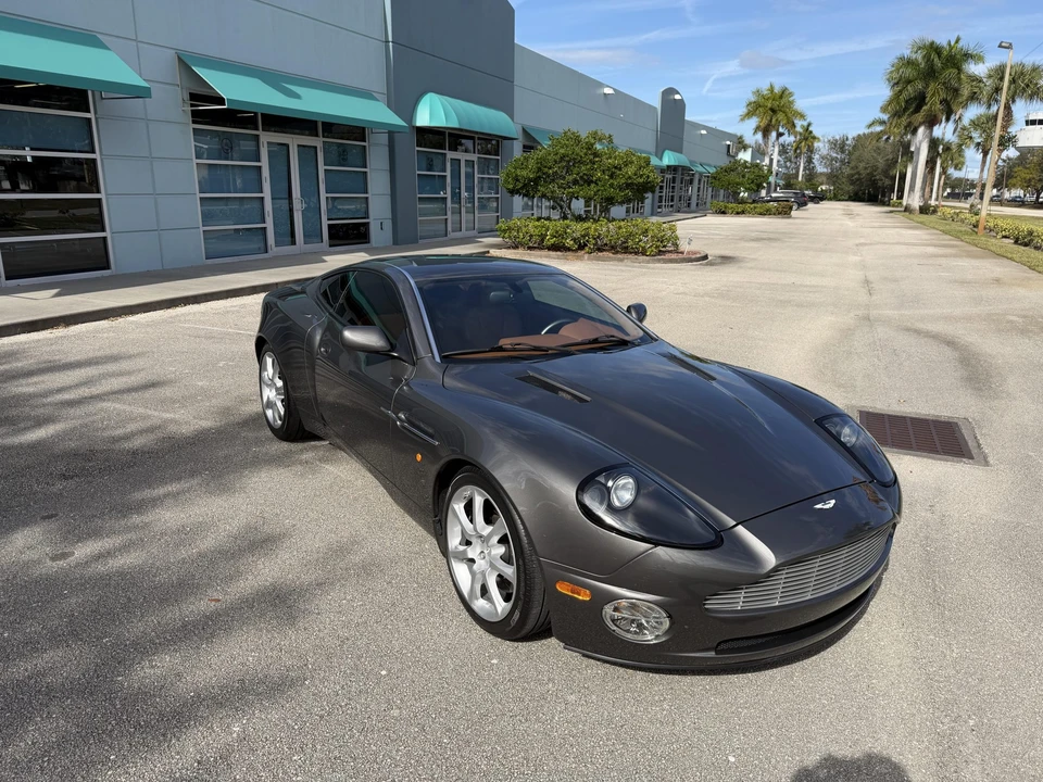 2004 Aston Martin Vanquish 1st Gen - Image 15 of 31