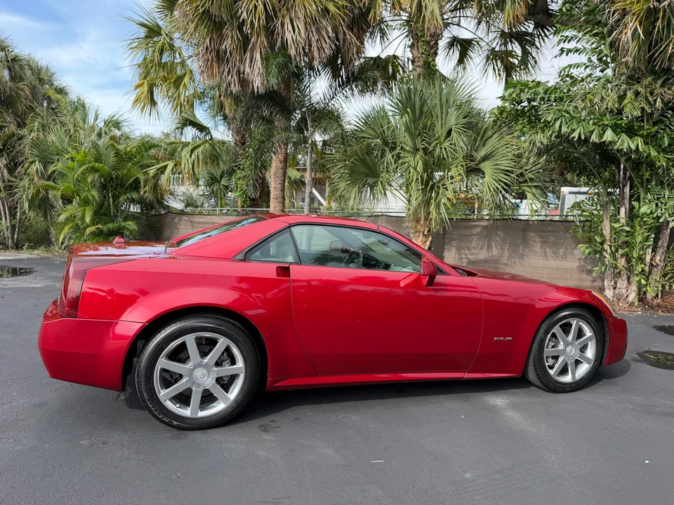 2004 Cadillac XLR - Image 11 of 31