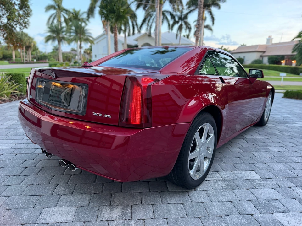2004 Cadillac XLR - Image 10 of 31