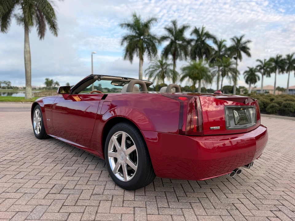 2004 Cadillac XLR - Image 23 of 31