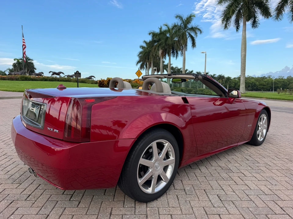 2004 Cadillac XLR - Image 29 of 31