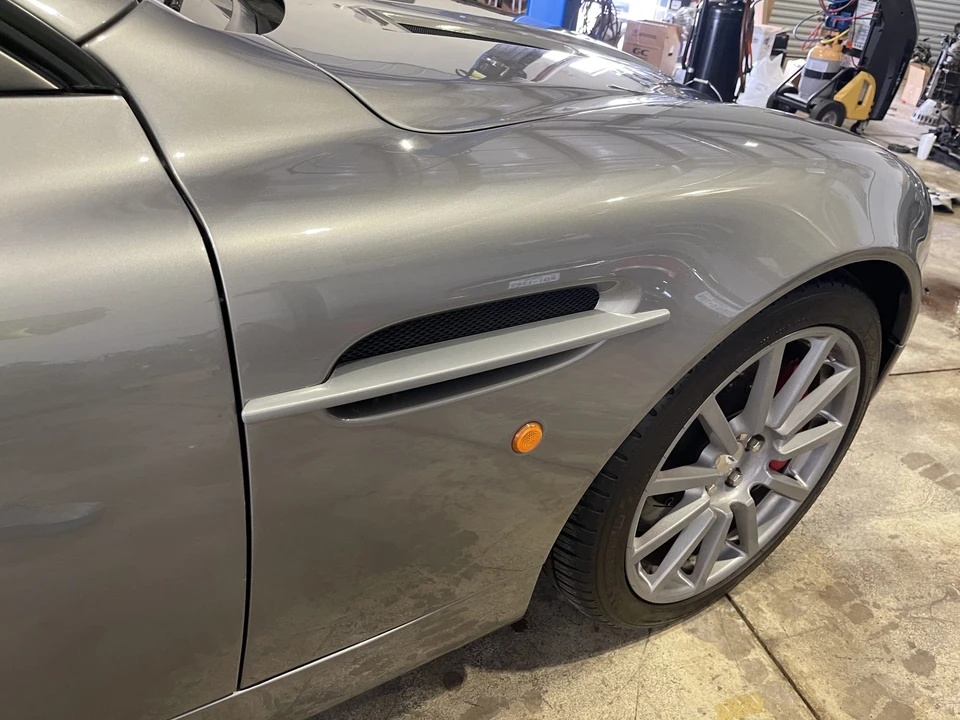 2005 Aston Martin Vanquish 1st Gen - Image 28 of 31