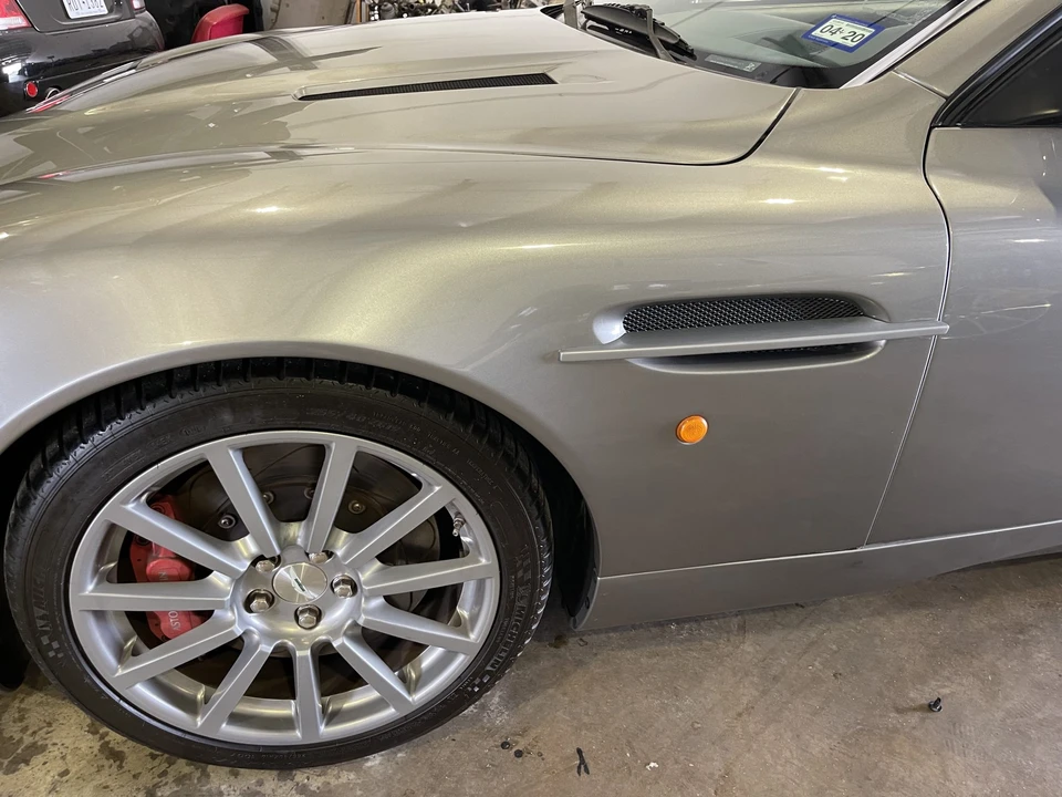 2005 Aston Martin Vanquish 1st Gen - Image 27 of 31