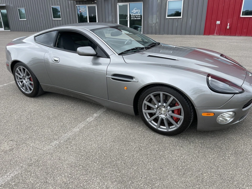2005 Aston Martin Vanquish 1st Gen - Image 9 of 31