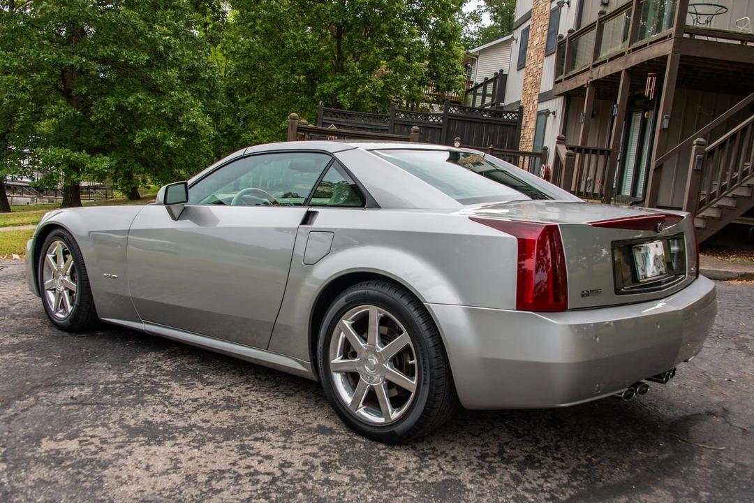 2005 Cadillac XLR - Image 15 of 31