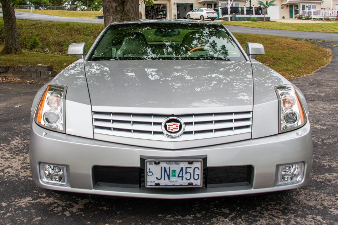 2005 Cadillac XLR - Image 10 of 31
