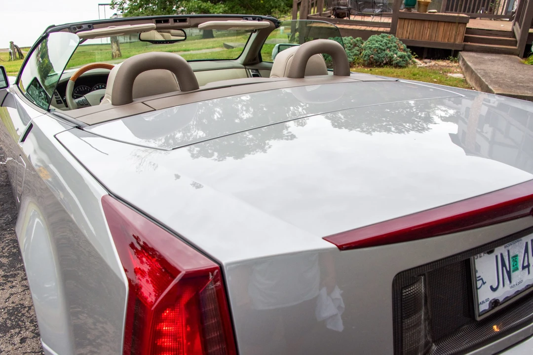 2005 Cadillac XLR - Image 22 of 31