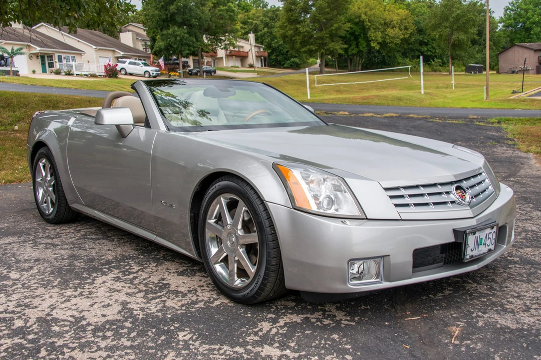 2005 Cadillac XLR - Image 3 of 31