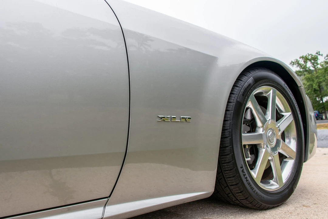 2005 Cadillac XLR - Image 27 of 31