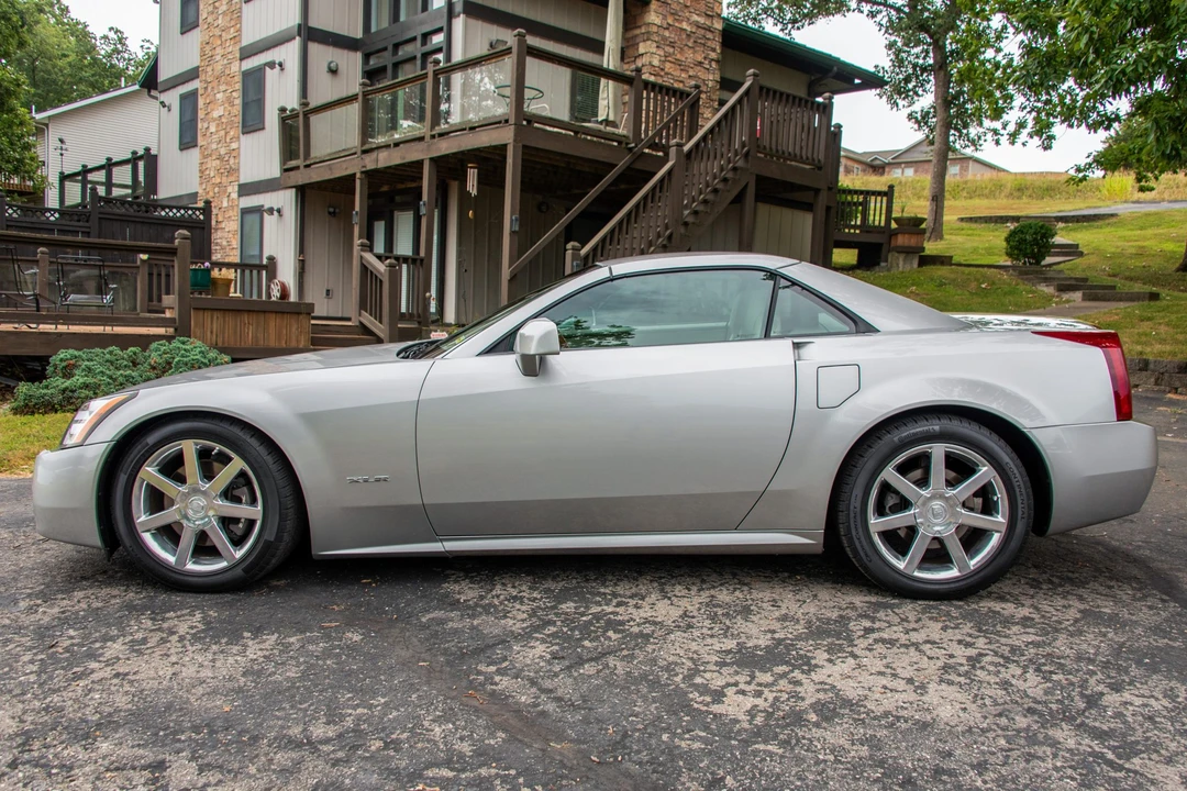 2005 Cadillac XLR - Image 16 of 31