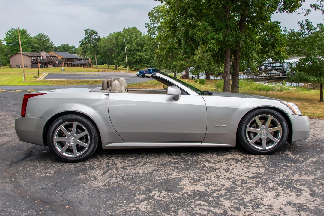 2005 Cadillac XLR - Image 4 of 31