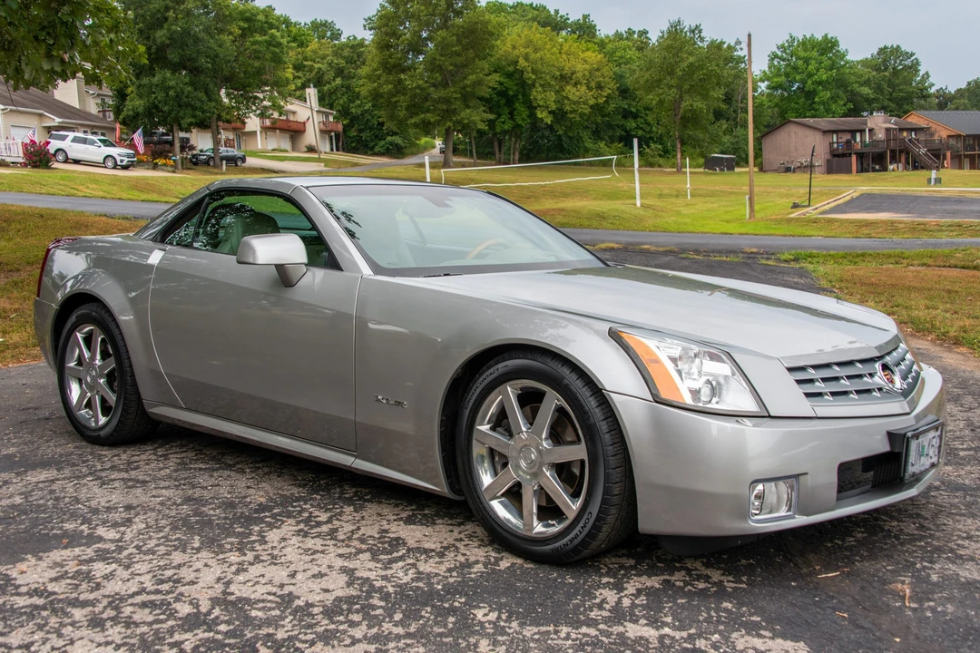 2005 Cadillac XLR - Image 11 of 31