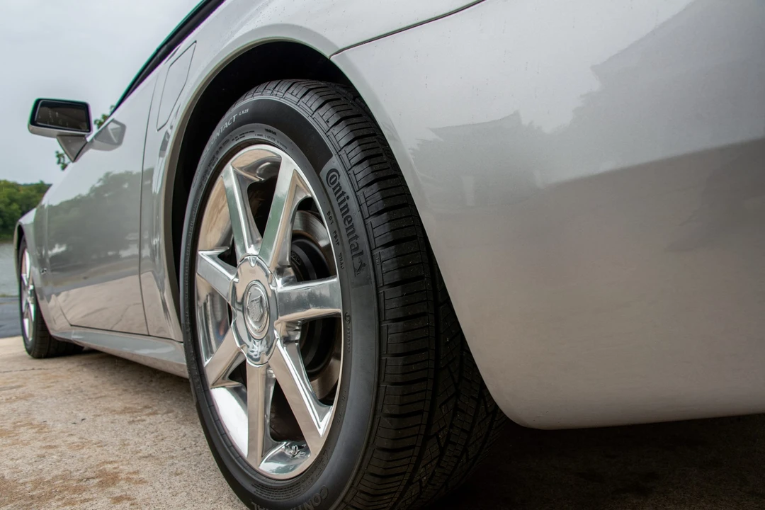 2005 Cadillac XLR - Image 30 of 31