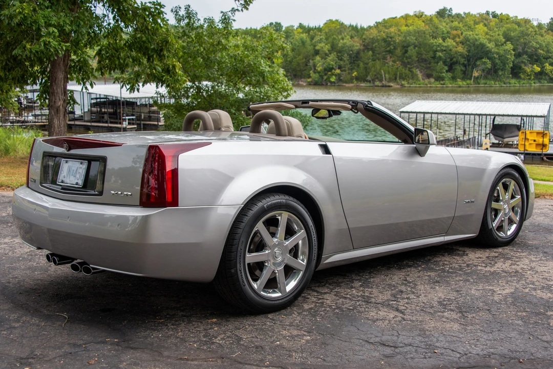 2005 Cadillac XLR - Image 5 of 31