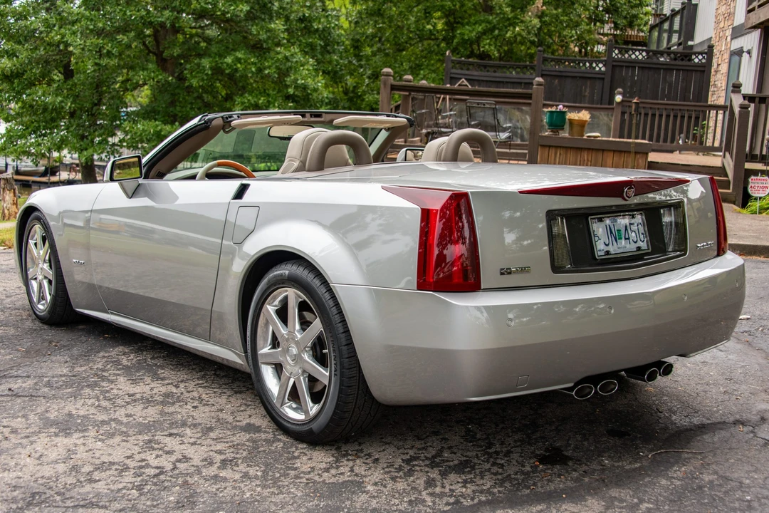 2005 Cadillac XLR - Image 7 of 31