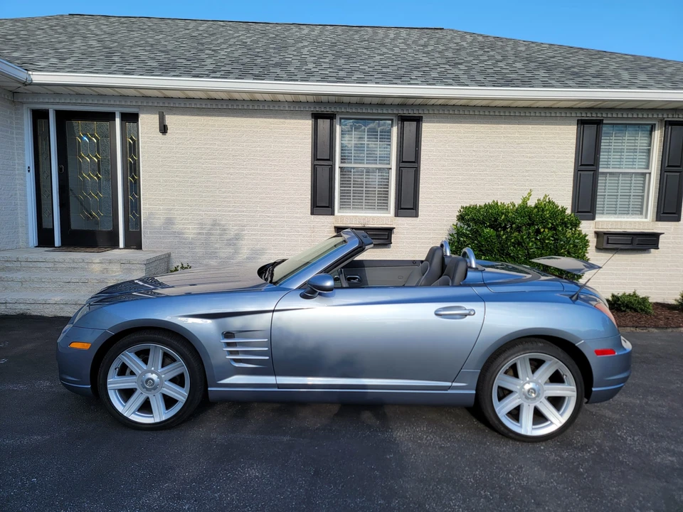2005 Chrysler Crossfire - Image 10 of 31