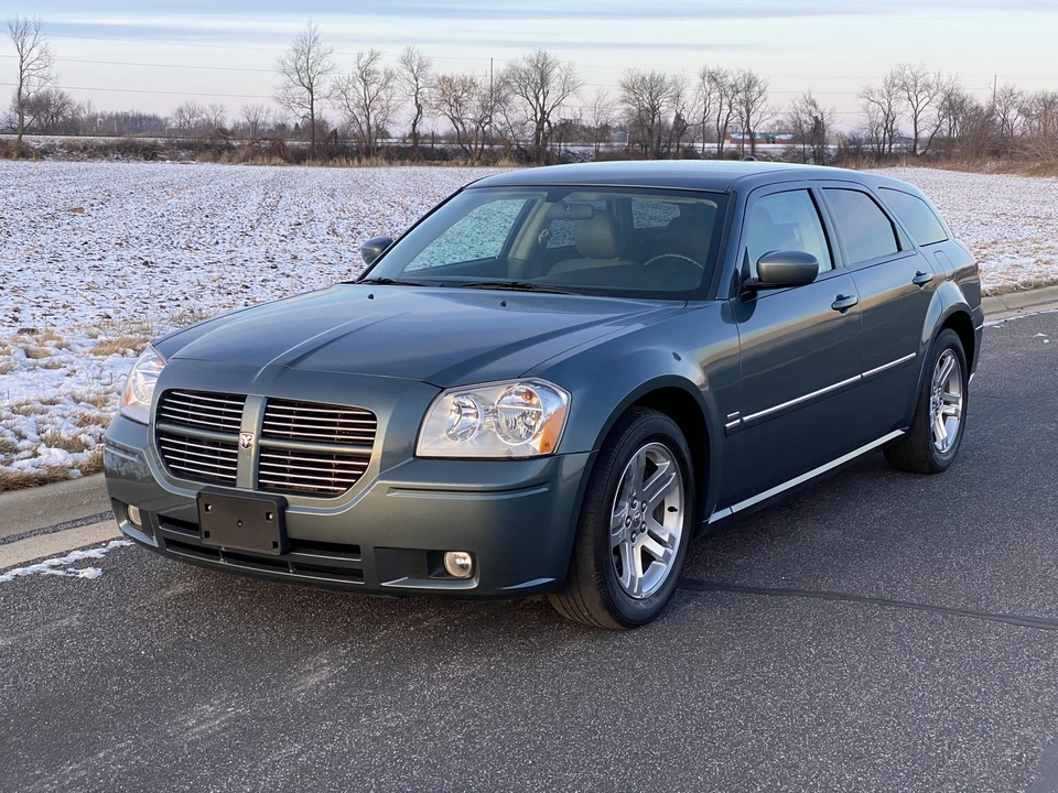 2005 Dodge Magnum 2nd Gen Wagon - Image 2 of 31