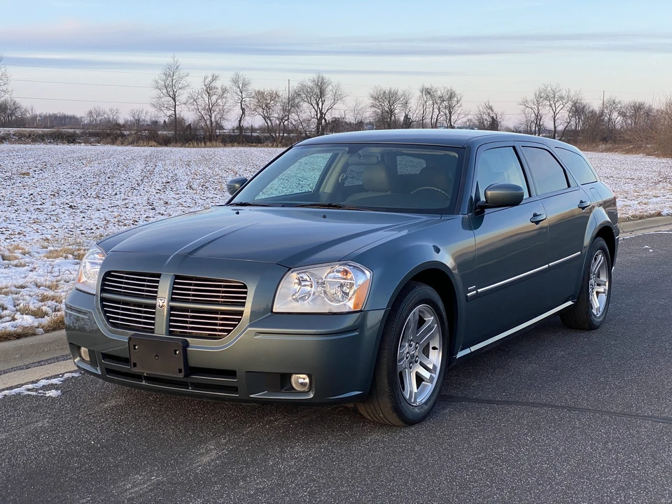2005 Dodge Magnum 2nd Gen Wagon - Image 3 of 31
