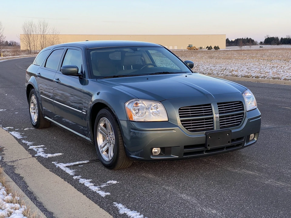 2005 Dodge Magnum 2nd Gen Wagon - Image 7 of 31