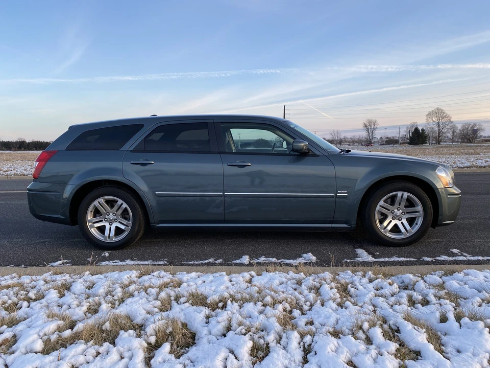 2005 Dodge Magnum 2nd Gen Wagon - Image 8 of 31