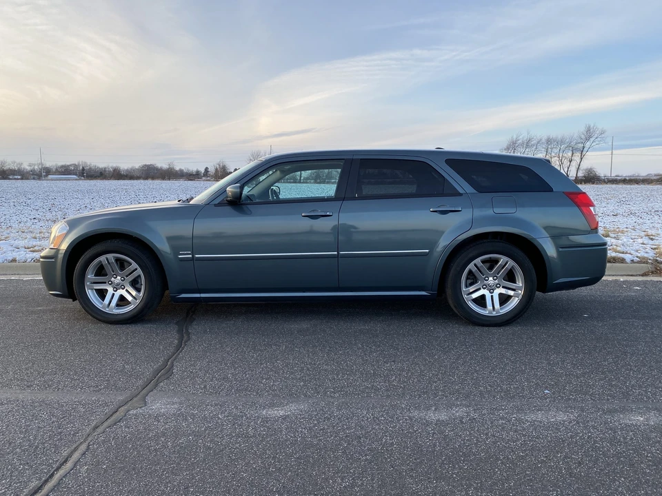 2005 Dodge Magnum 2nd Gen Wagon - Image 14 of 31